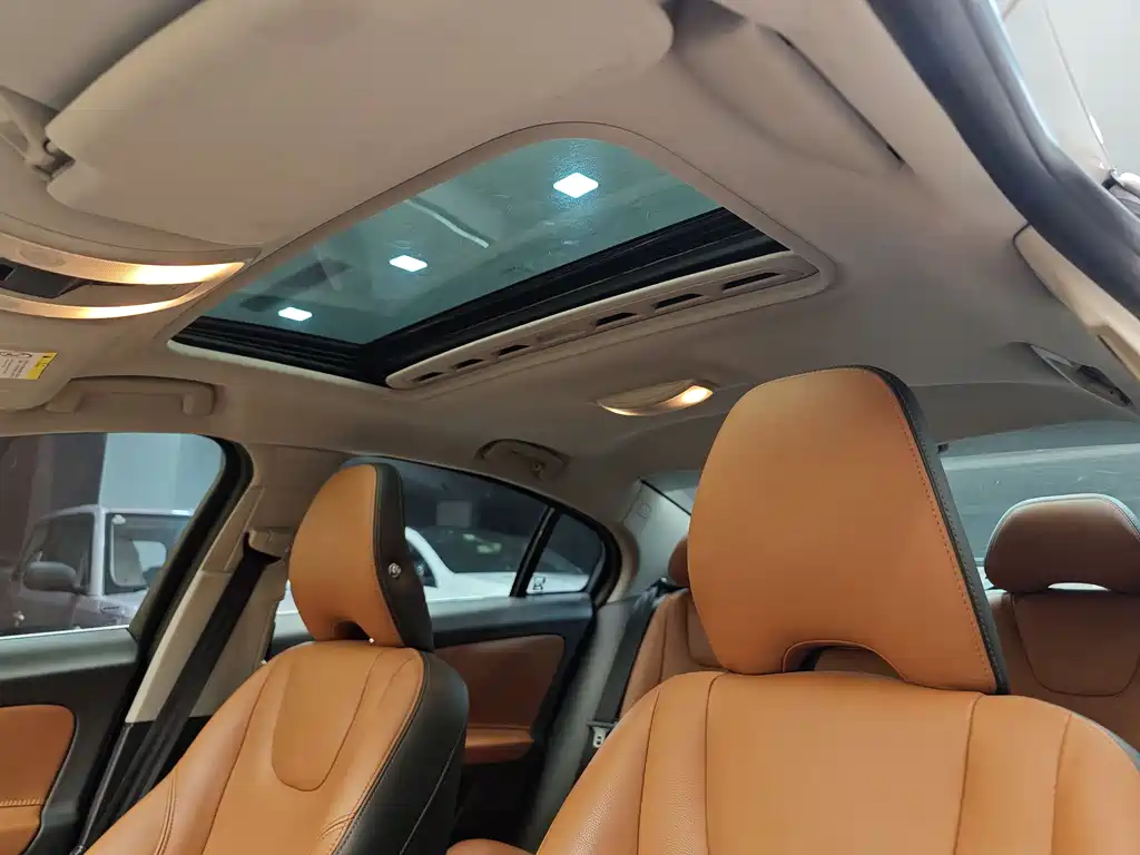 Volvo S60 2017 — фото 12