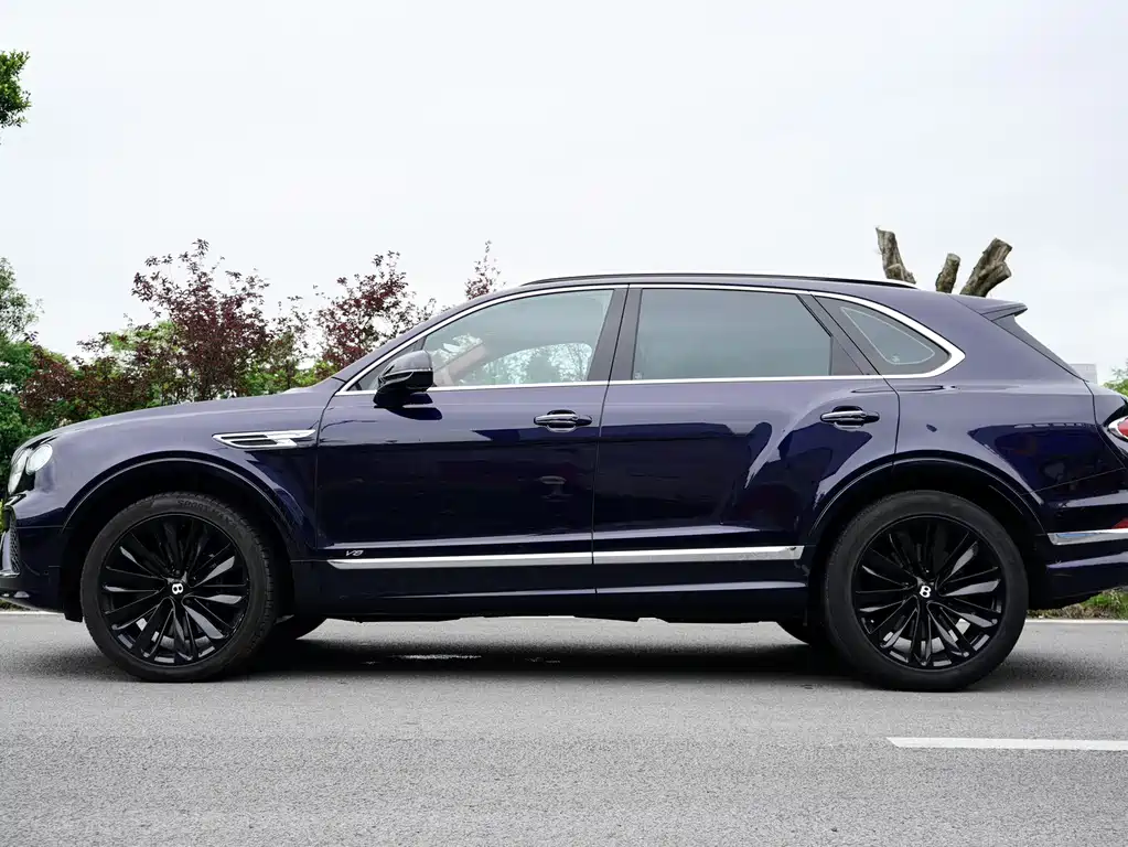 Bentley Bentayga 2022 — фото 3