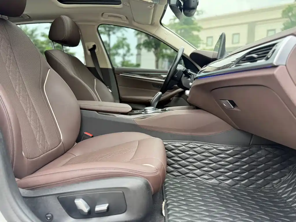 BMW 5 Series 2021 — фото 14