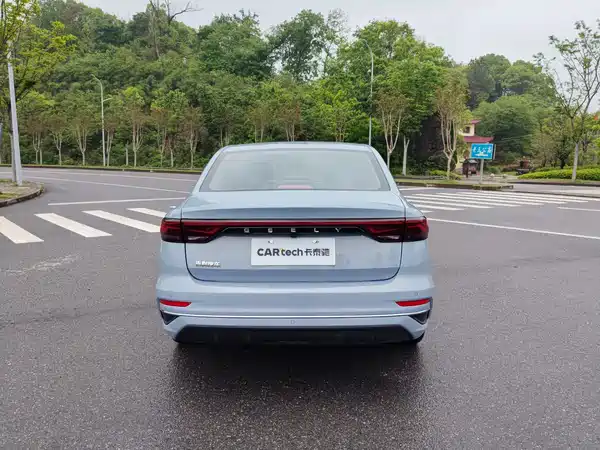 Geely Emgrand 2023
