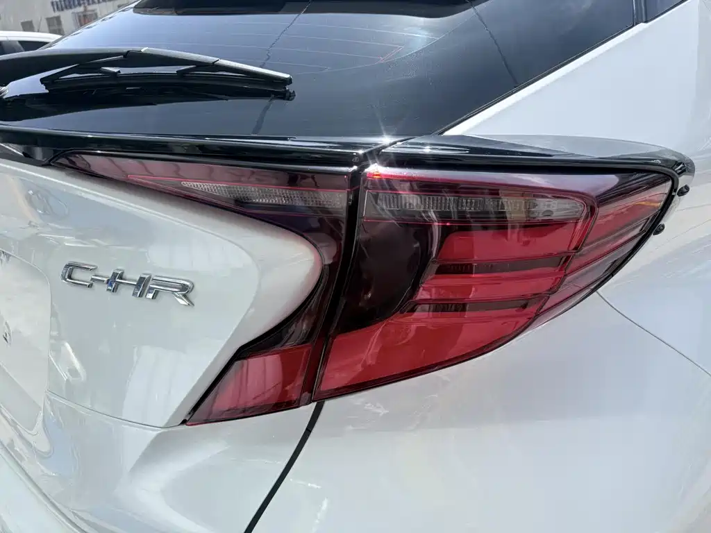 Toyota C-HR 2023 — фото 21