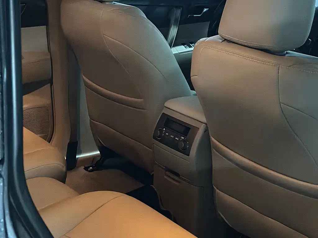 Toyota Highlander 2010 — фото 10