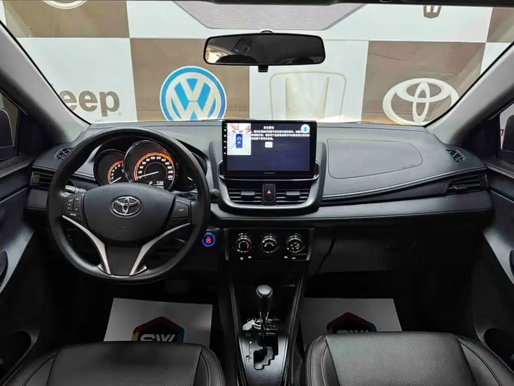 Toyota Yaris L 2023 — фото 9