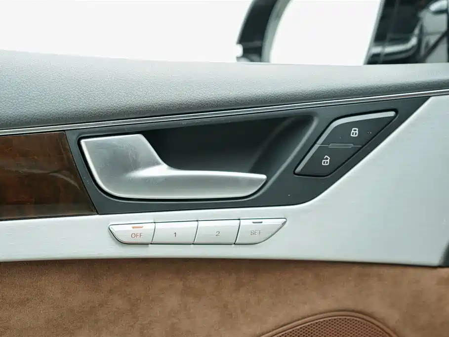 Audi A8 2014 — фото 15