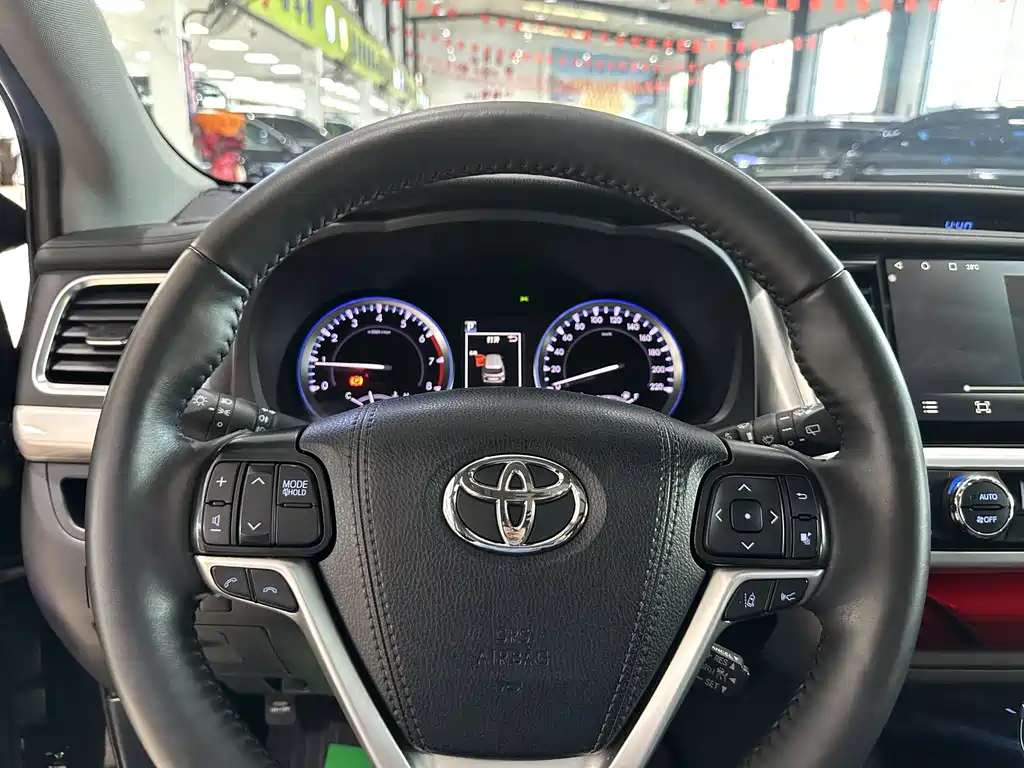 Toyota Highlander 2020 — фото 8