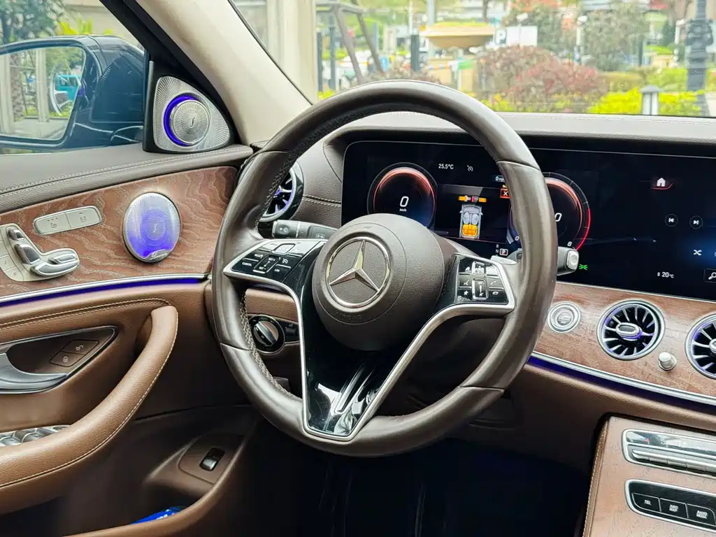 Mercedes-Benz E-Class 2023 — фото 10