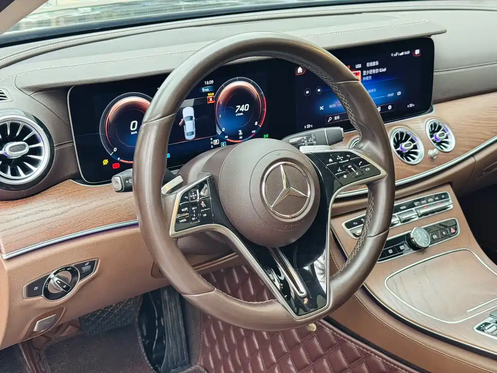 Mercedes-Benz E-Class 2023 — фото 9