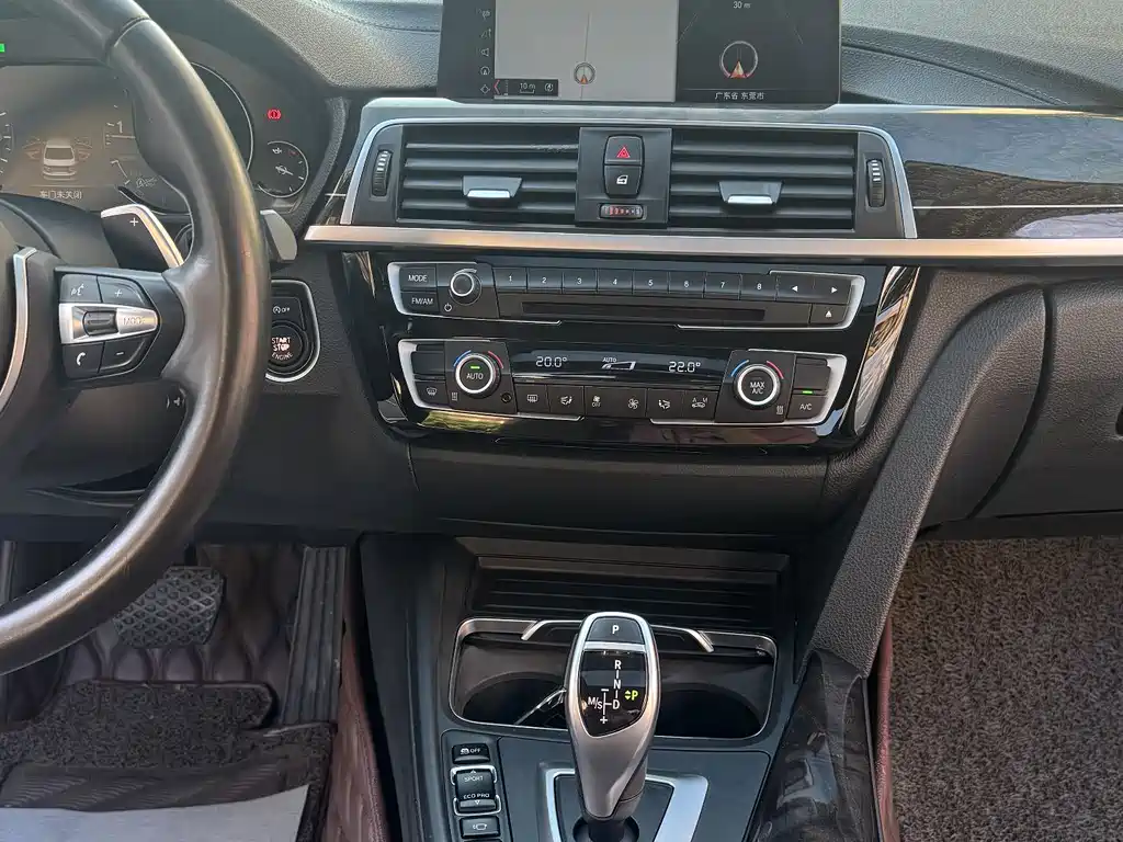 BMW 3 Series 2019 — фото 15