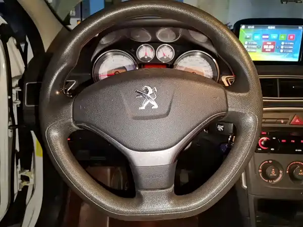 Peugeot 308 2015