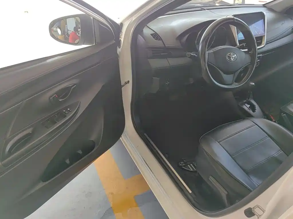 Toyota Yaris L 2018 — фото 16