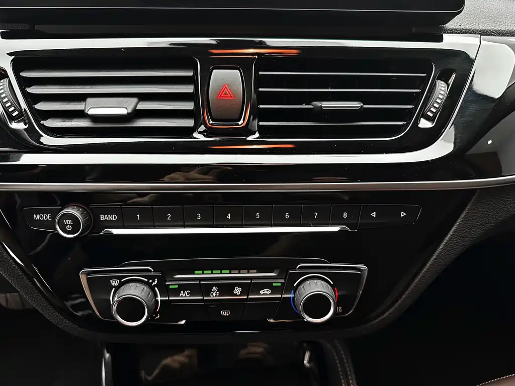 BMW 1 Series 2021 — фото 14