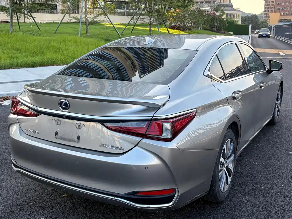 Lexus ES 2021
