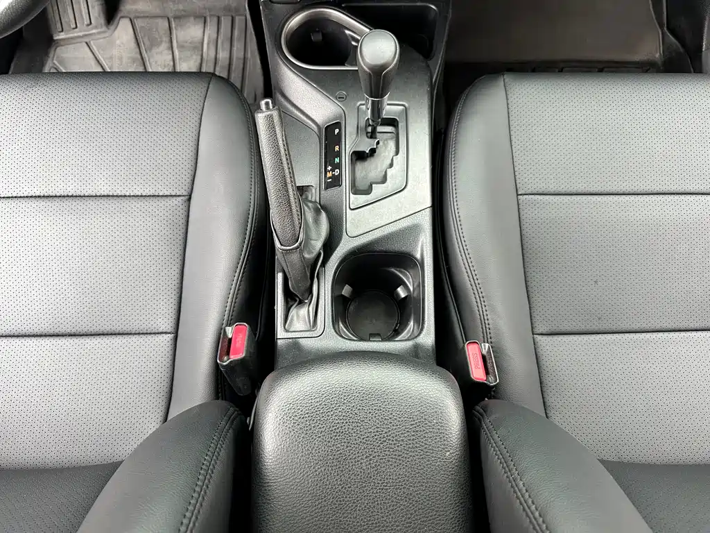 Toyota RAV4 2017 — фото 13