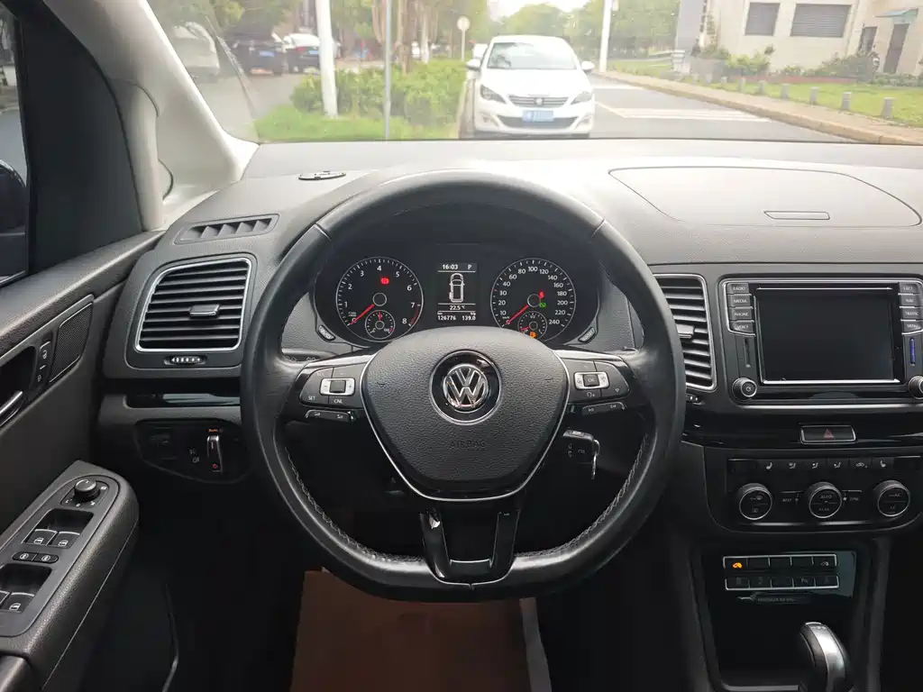 Volkswagen Sharan 2017 — фото 5
