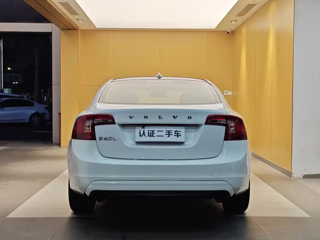 Volvo S60 2017 — фото 27