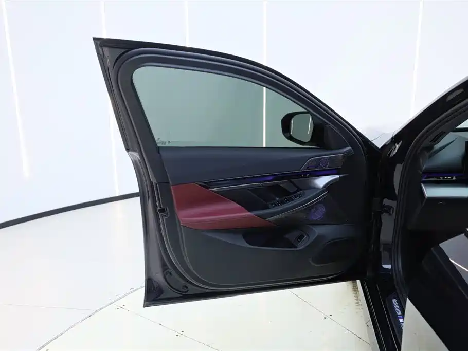 BMW i5 2025 — фото 16