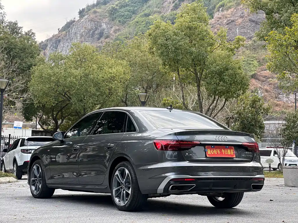 Audi A4L 2022 — фото 4