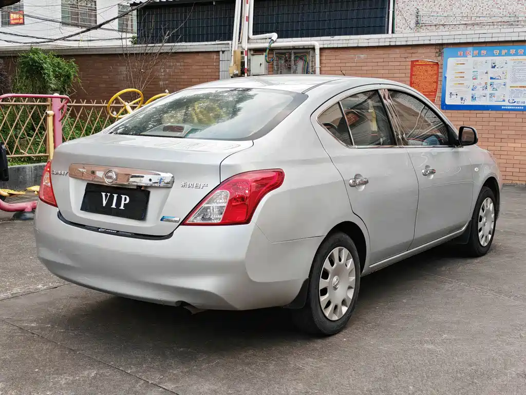 Nissan Sunny 2012 — фото 7