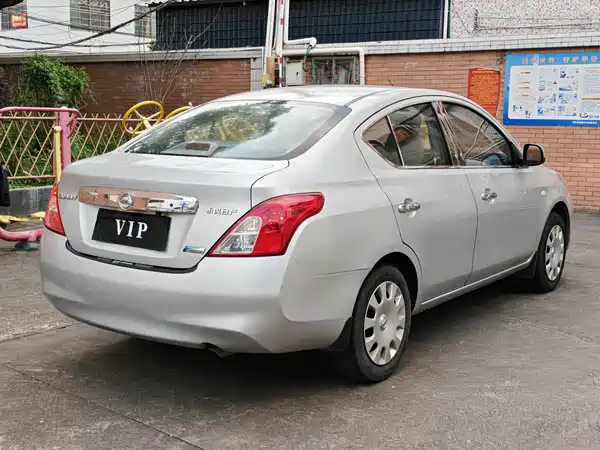 Nissan Sunny 2011