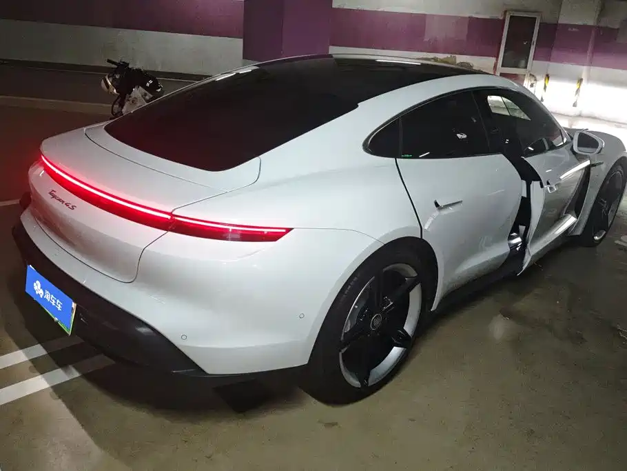 Porsche Taycan 2020 — фото 3