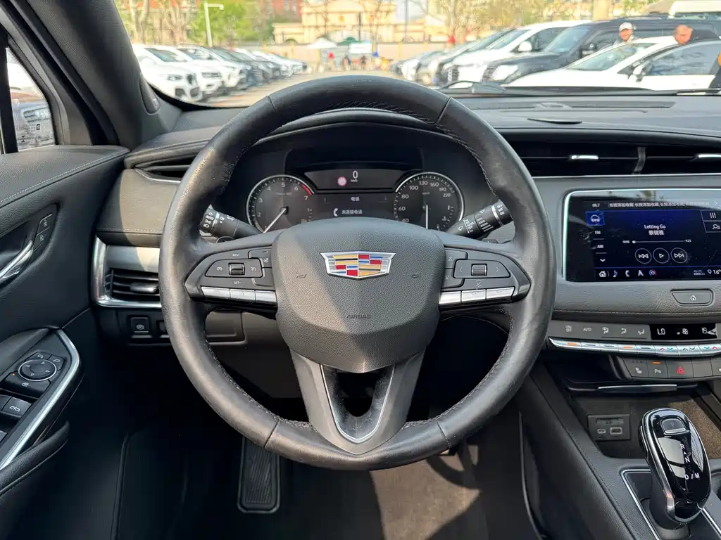 Cadillac XT4 2020 — фото 10