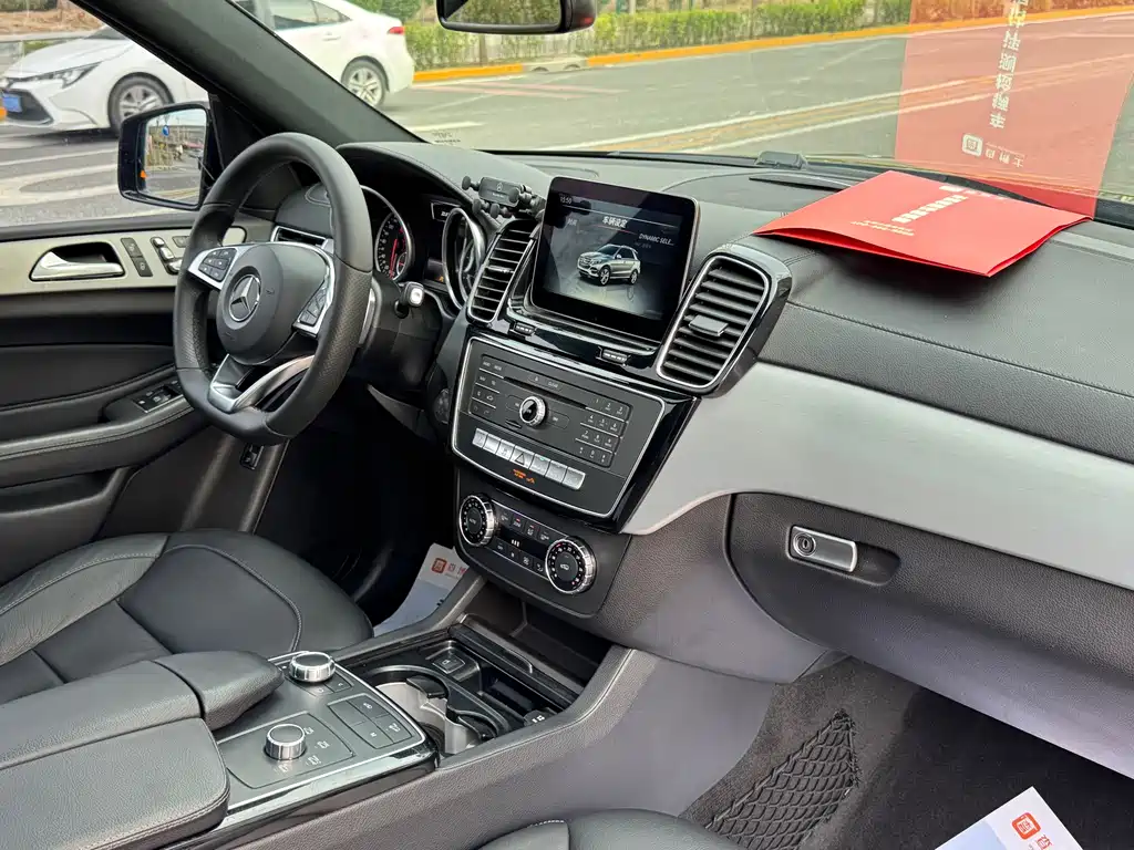 Mercedes-Benz GLE AMG 2018 — фото 17