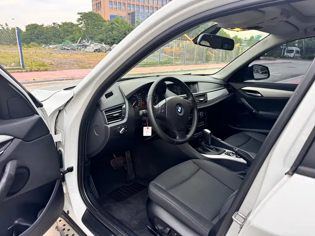 BMW X1 2013 — фото 12