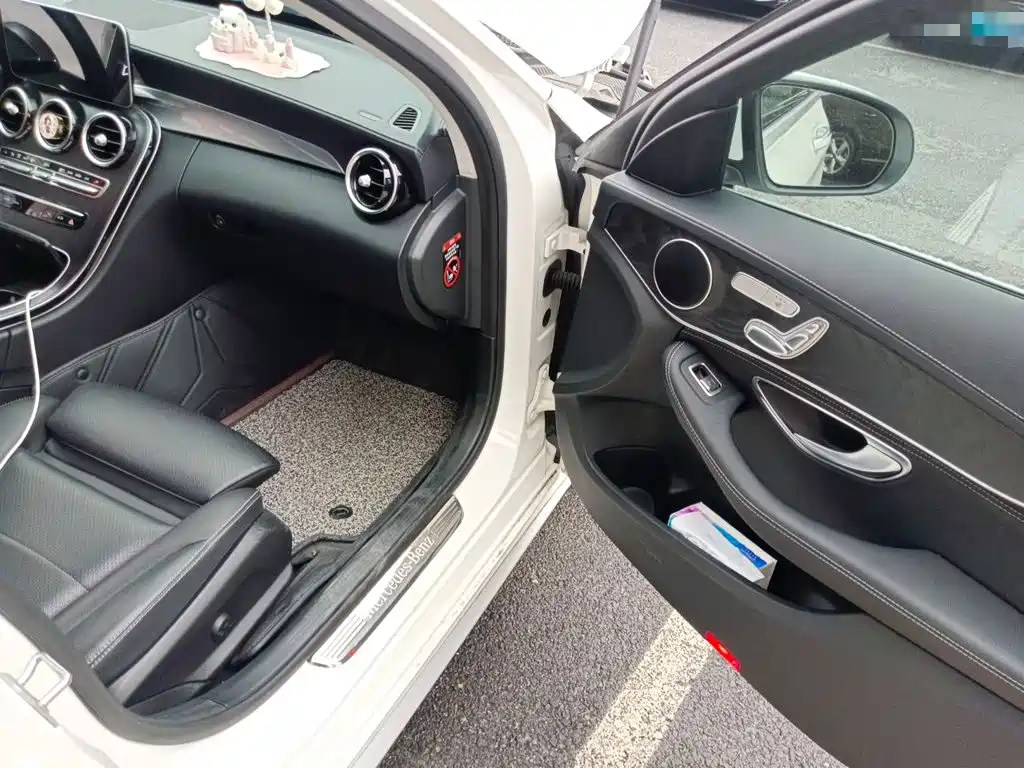 Mercedes-Benz C-Class 2020 — фото 20