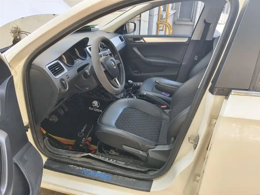 Skoda Rapid Spaceback 2019 — фото 11