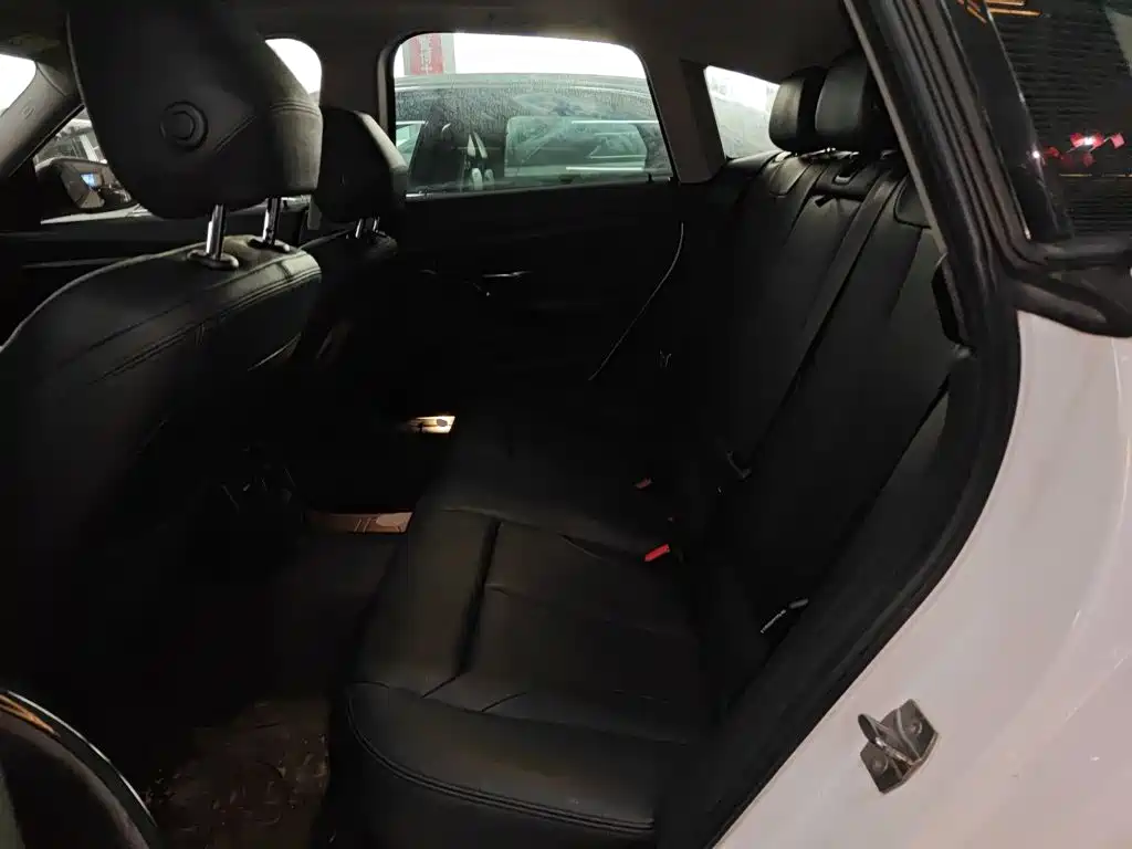 BMW 3 Series GT 2018 — фото 13