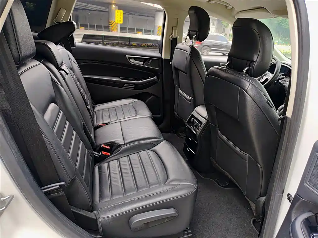 Ford Edge 2016 — фото 11