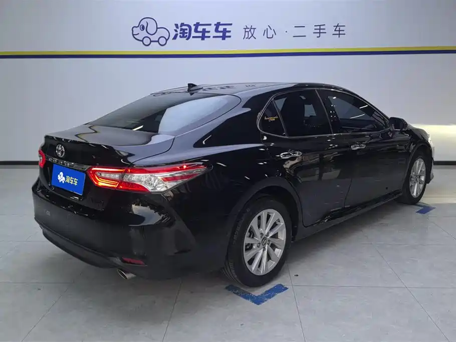 Toyota Camry 2022 — фото 3