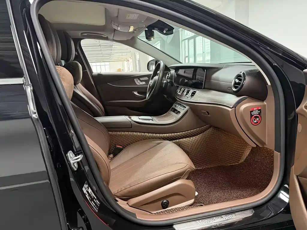 Mercedes-Benz E-Class 2023 — фото 12