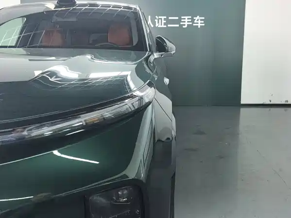 Li Auto L8 2025