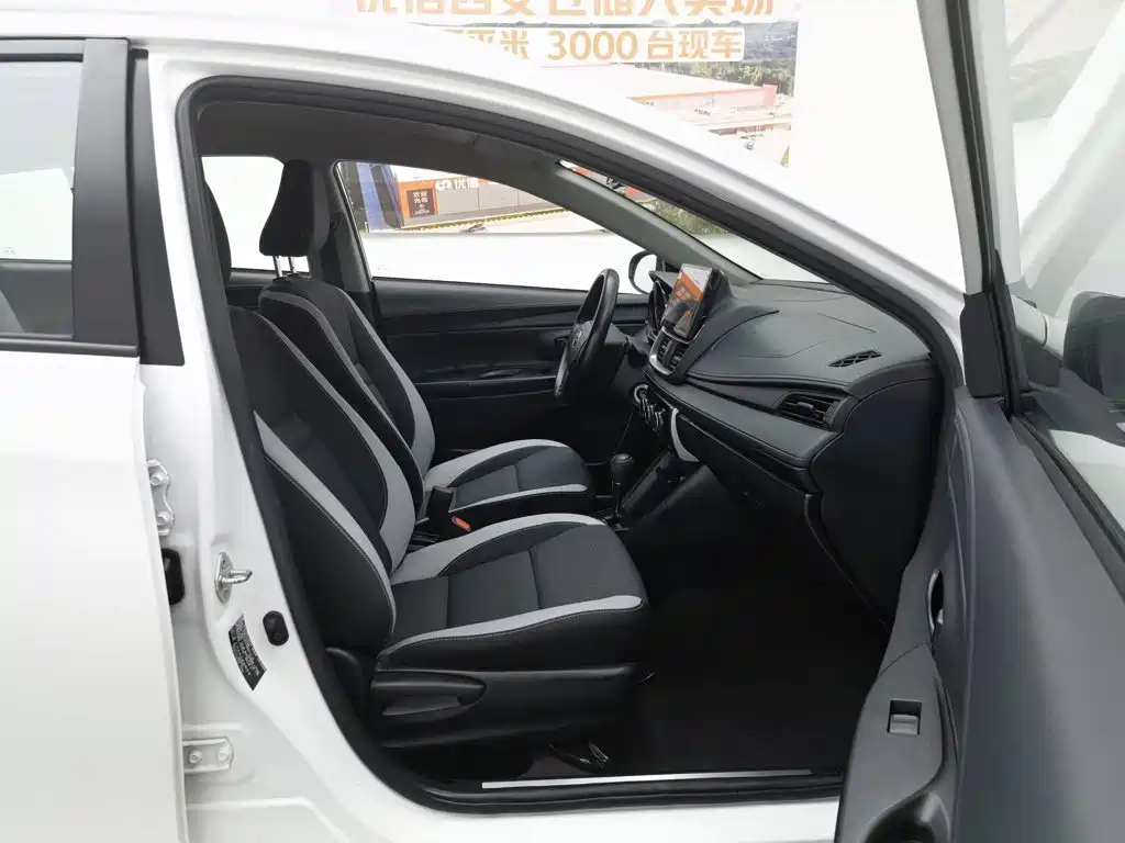 Toyota Yaris L 2021 — фото 23