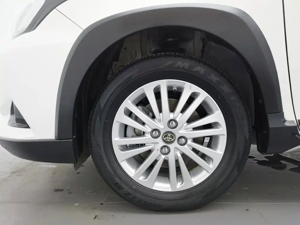 Toyota Yaris L 2021 — фото 17