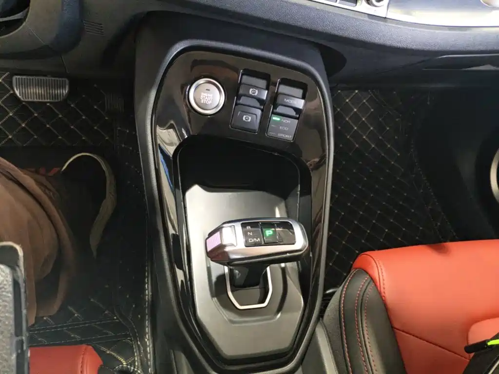 Haval H2s 2018 — фото 14