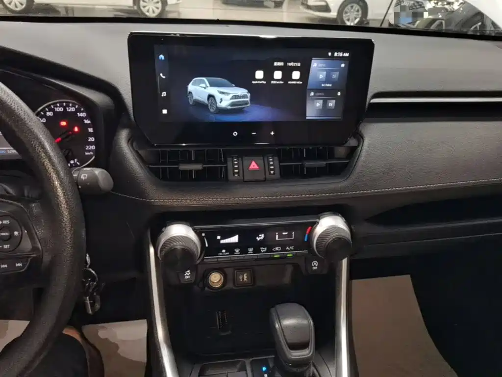 Toyota RAV4 2023 — фото 13