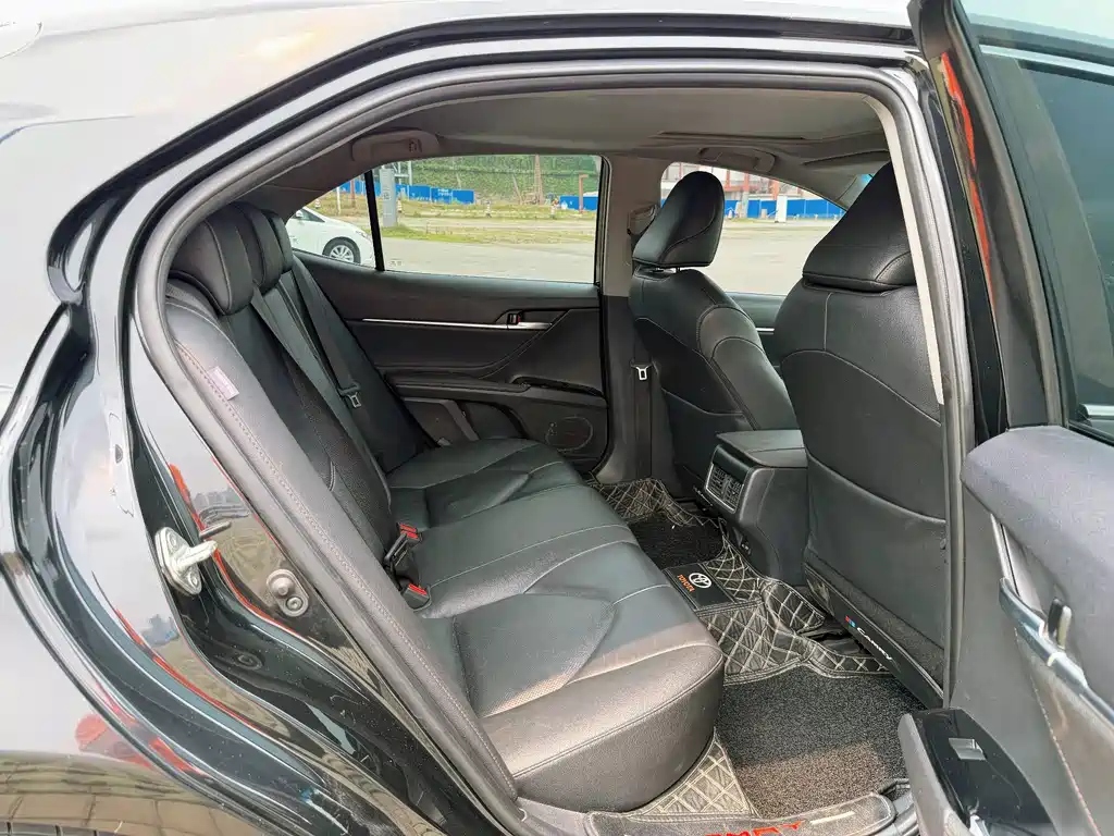 Toyota Camry 2023 — фото 14