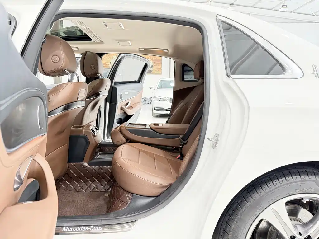 Mercedes-Benz E-Class 2018 — фото 10