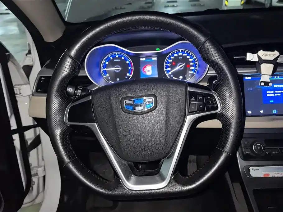Geely Emgrand 2018 — фото 15