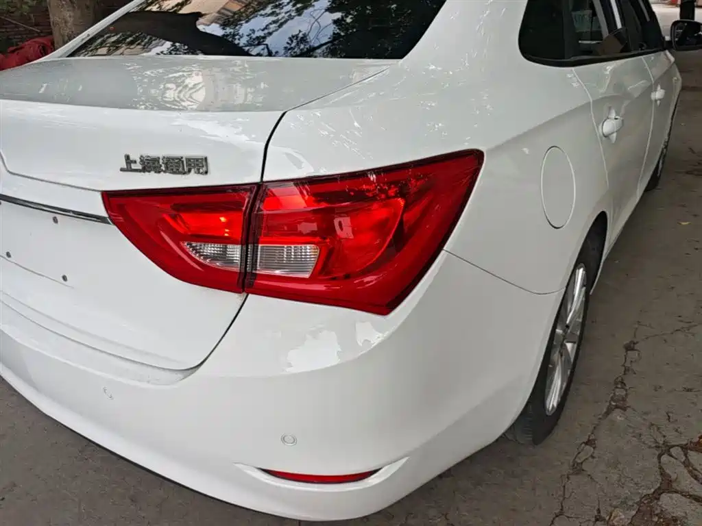 Buick Excelle 2015 — фото 8
