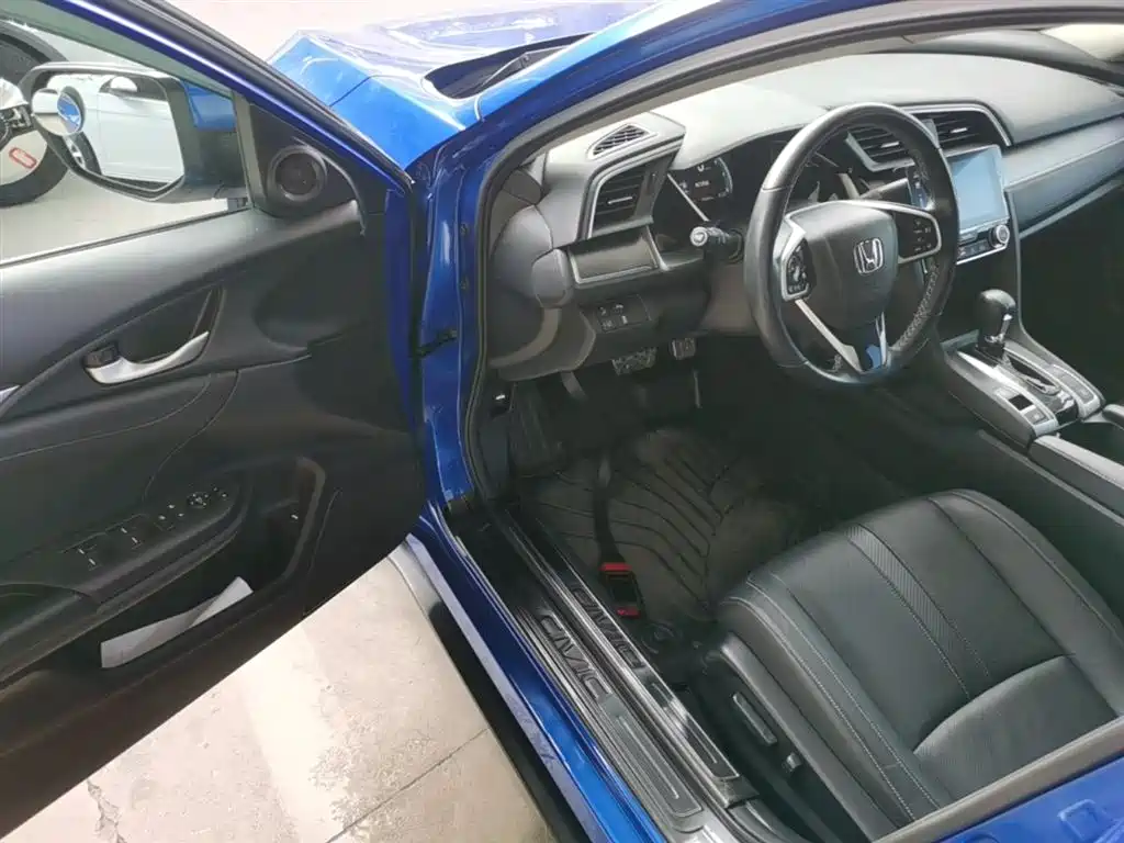 Honda Civic 2017 — фото 16