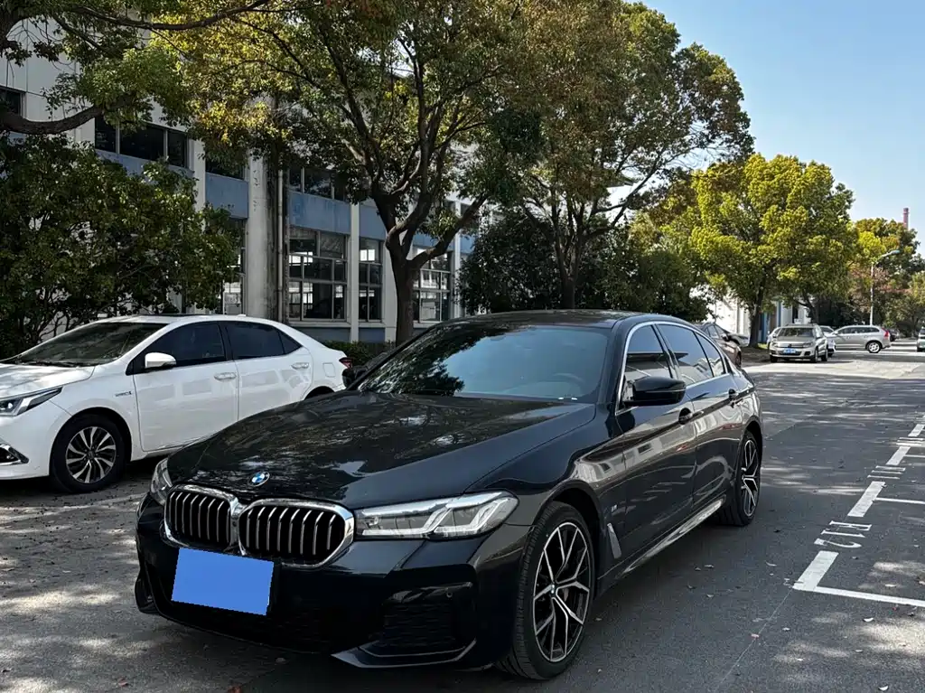 BMW 5 Series 2023 — фото 1