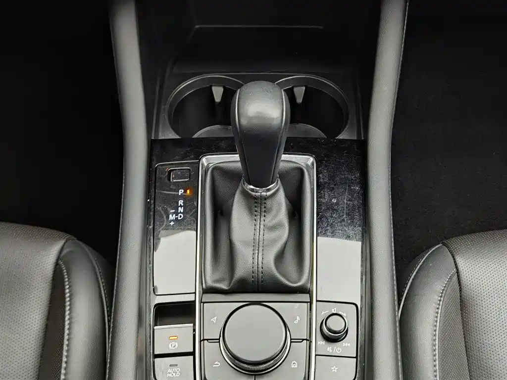 Mazda 3 Axela 2023 — фото 13