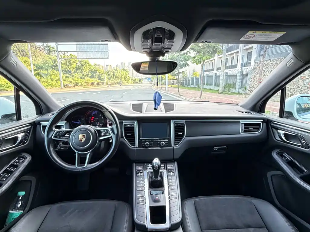 Porsche Macan 2016 — фото 13