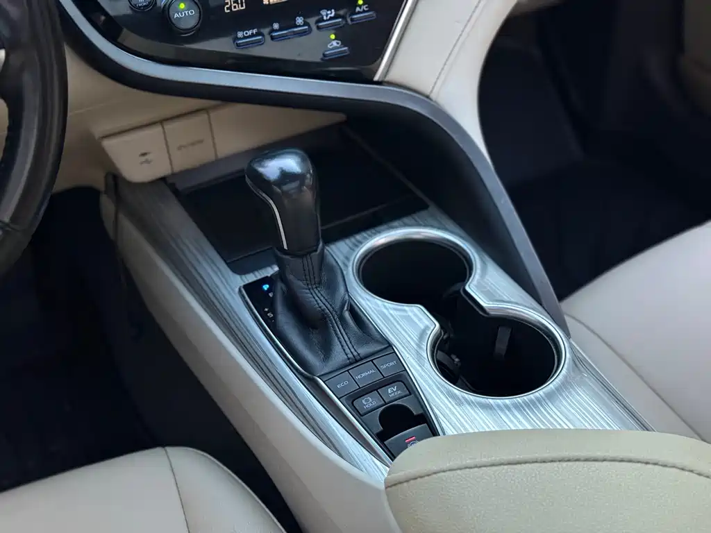 Toyota Camry 2019 — фото 10