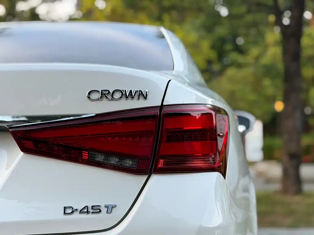 Toyota Crown 2018 — фото 25