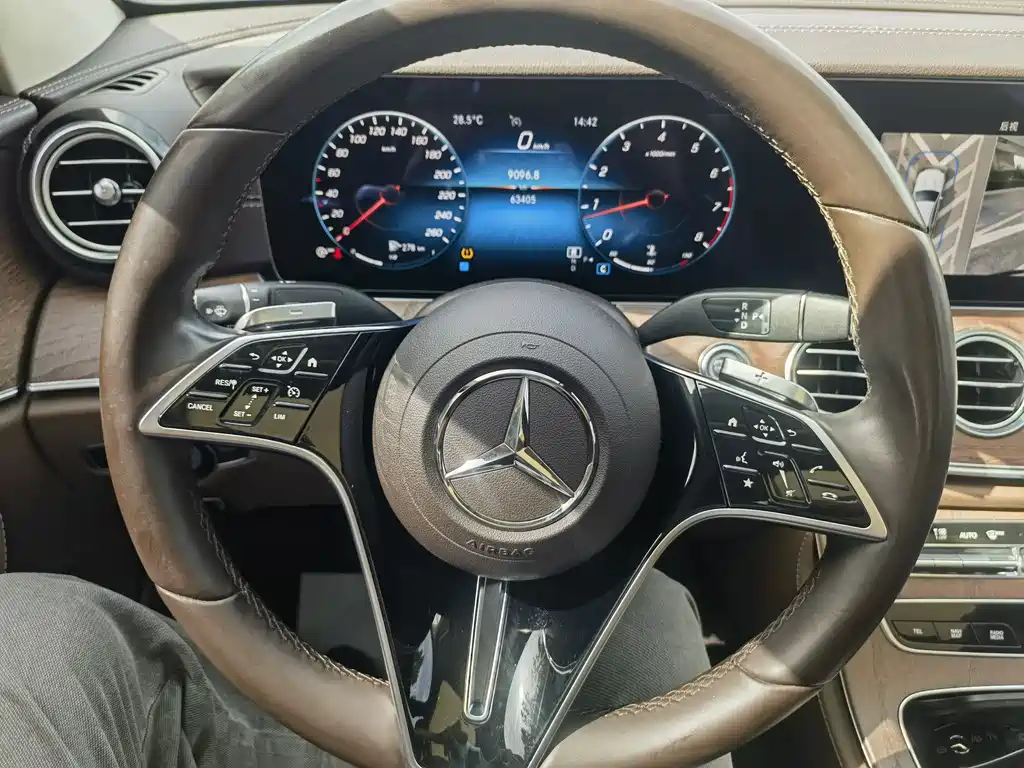 Mercedes-Benz E-Class 2022 — фото 13