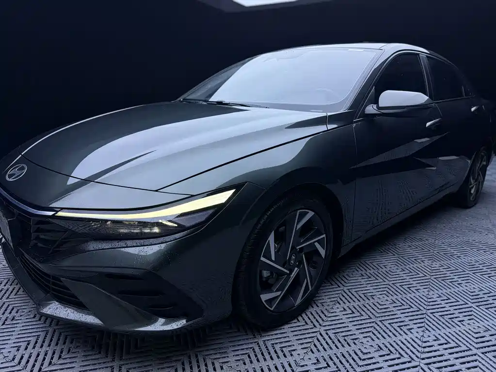 Hyundai Elantra 2025